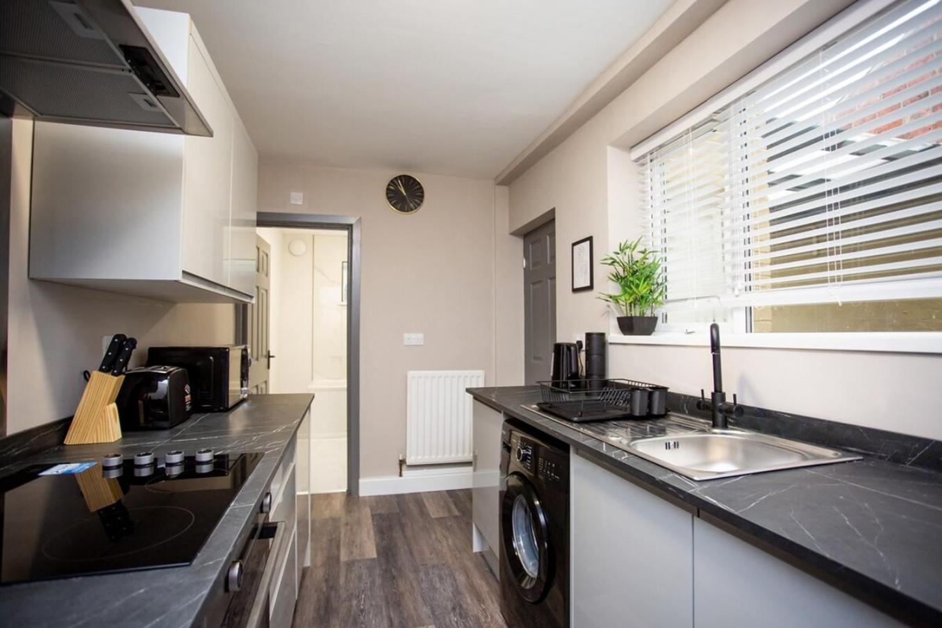 Heart Of South Shields Modern Interior 2 Bed Flat Apartment *