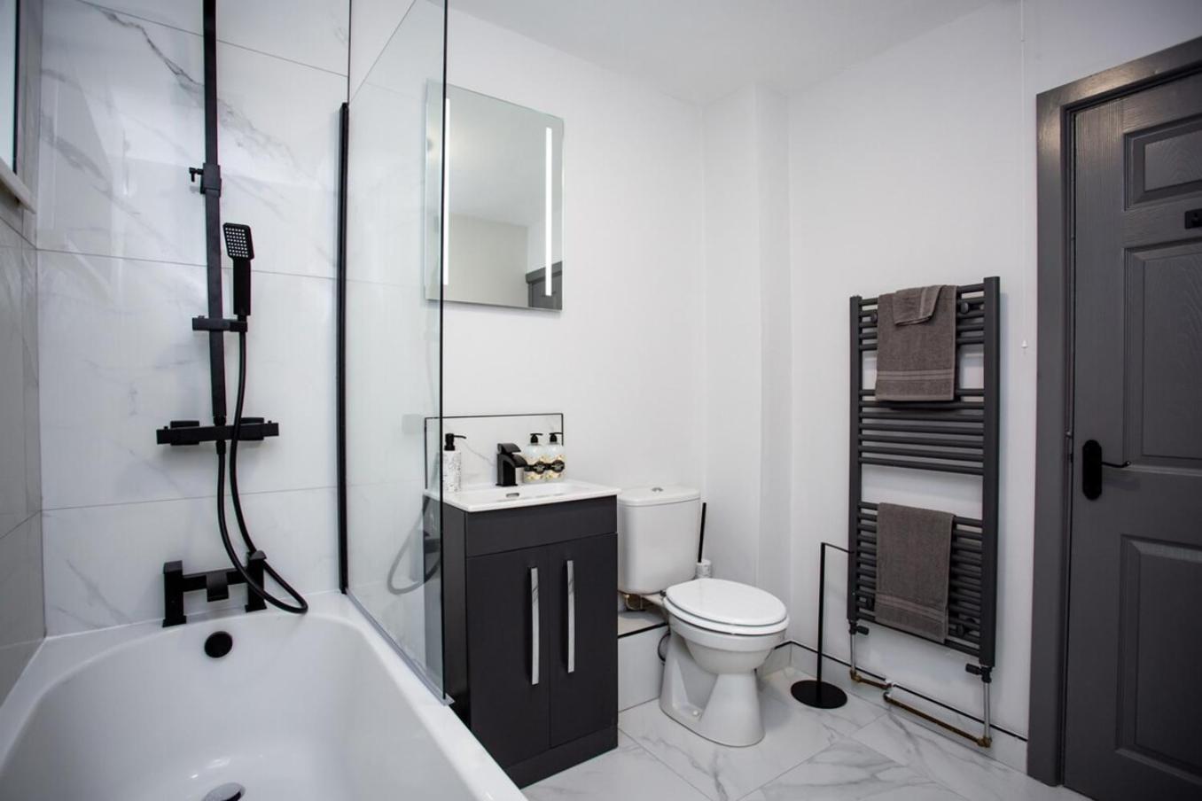 Heart Of South Shields Modern Interior 2 Bed Flat Apartment *